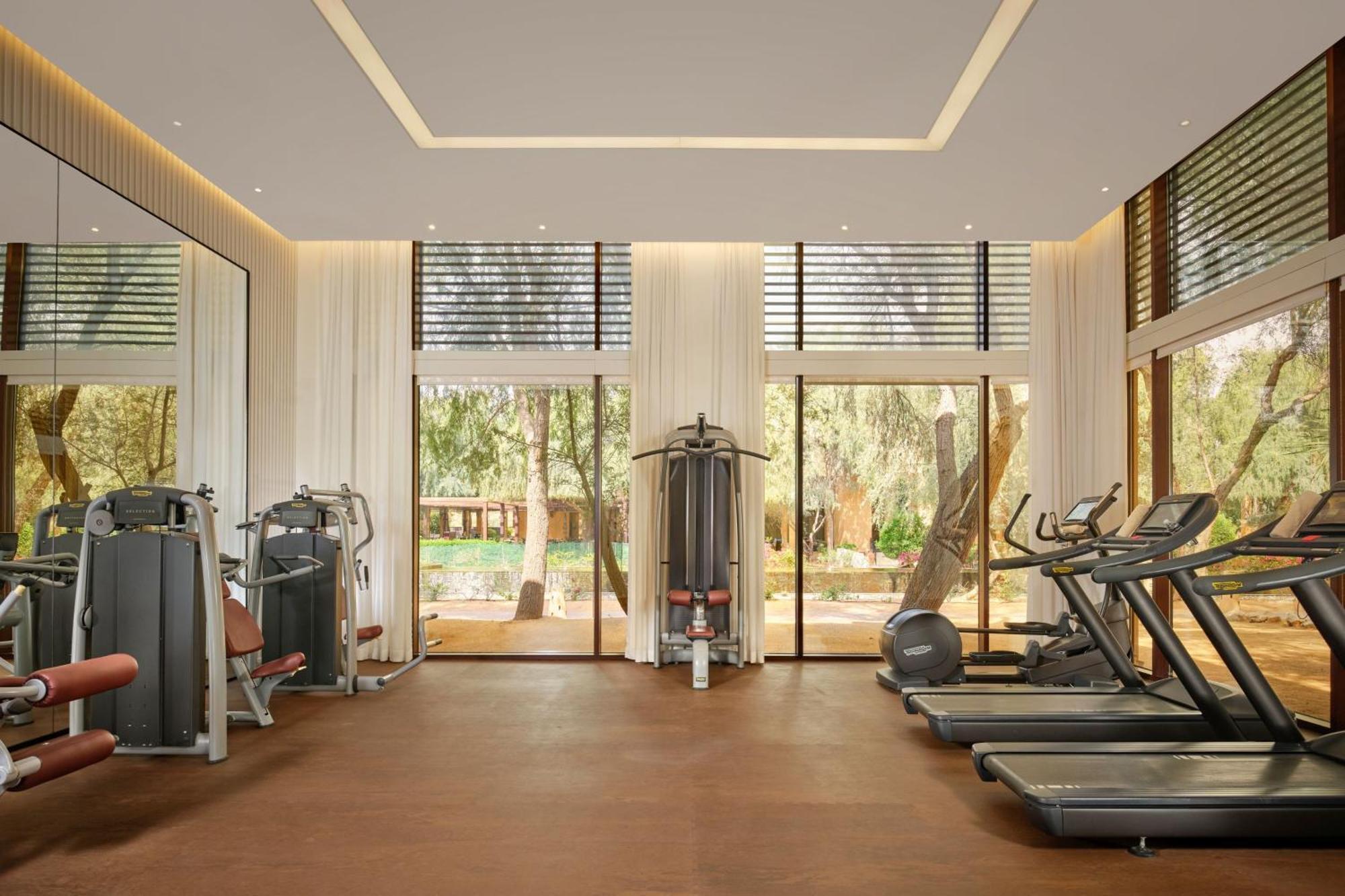 拉斯阿尔卡麦山谷沙漠丽思卡尔顿酒店 外观 照片 The gym at the Four Seasons Hotel, Marrakech