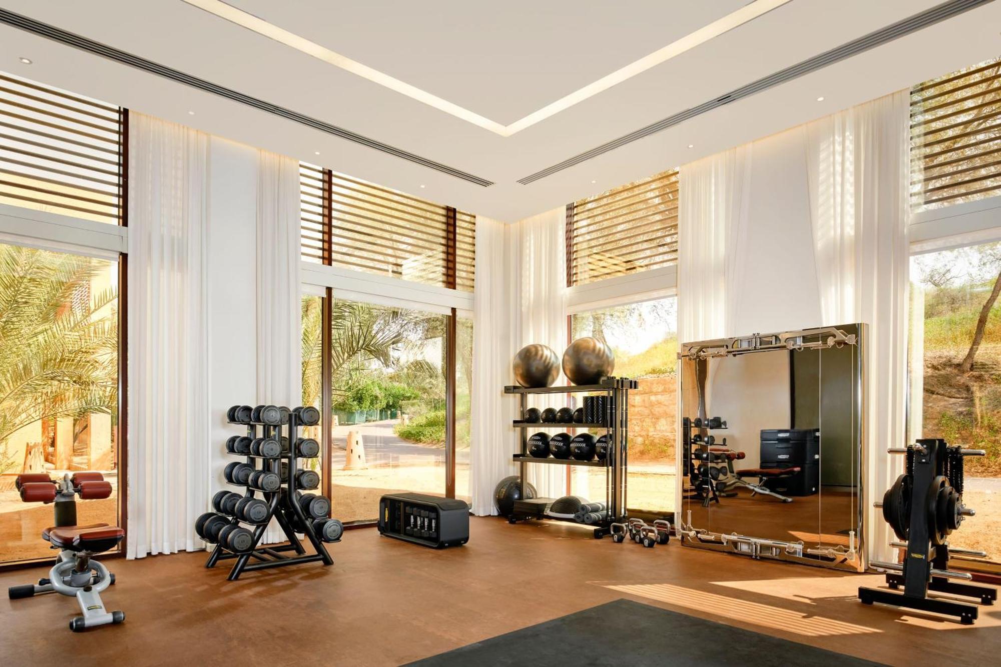 拉斯阿尔卡麦山谷沙漠丽思卡尔顿酒店 外观 照片 The gym at The Dorchester